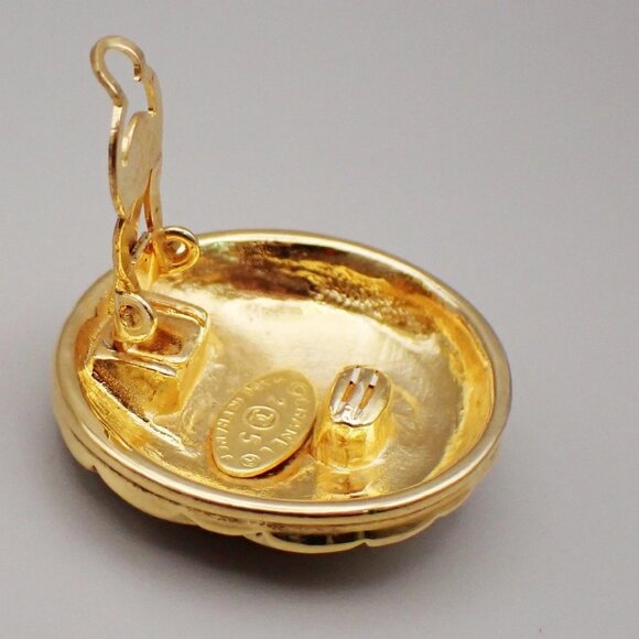 CHANEL CC Logo Matelasse Round Button Earrings 25 Clip-On Gold Vintage - Picture 9 of 11